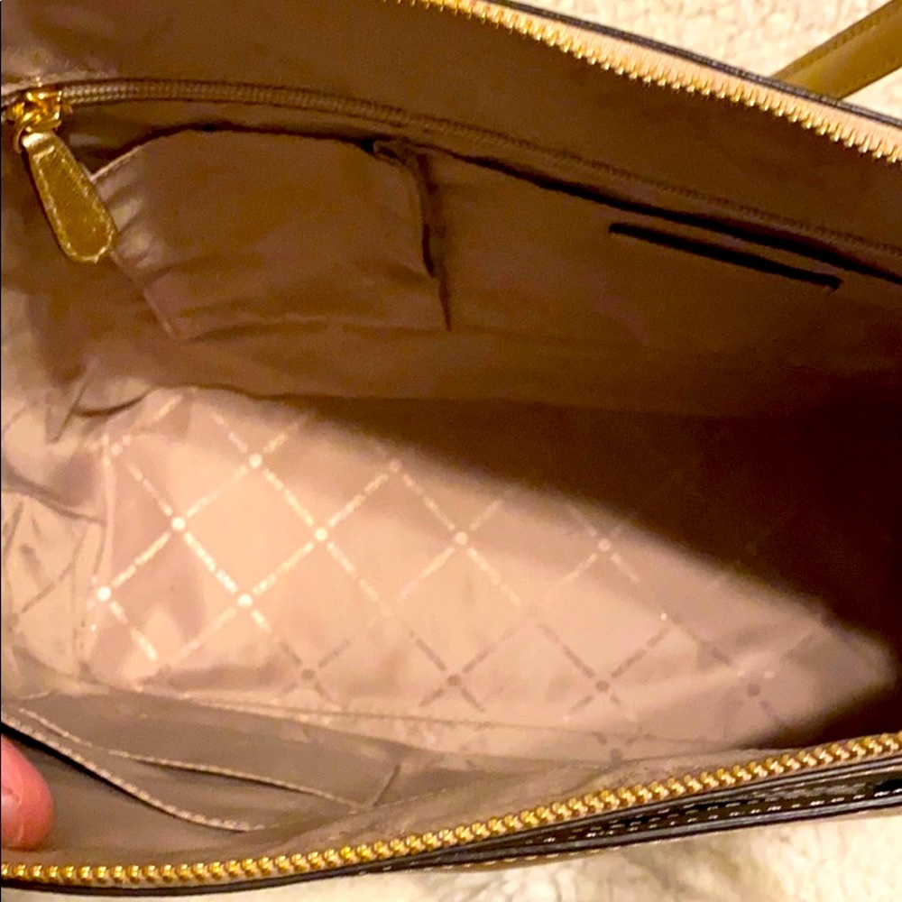 Michael Kors tote - Picture 5 of 7